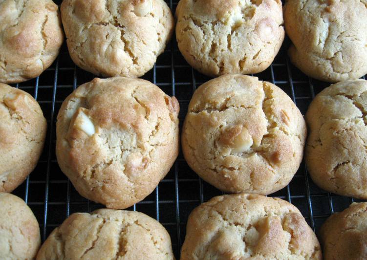 Macadamia &amp; White Choco Chip Cookies