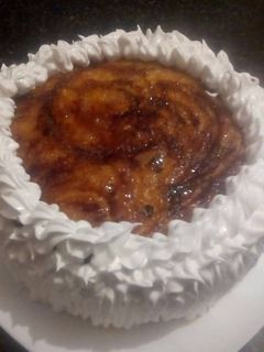 Una foto de Tarta de crema de whisky yema tostada y merengue