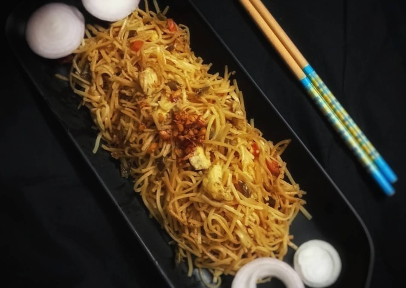 Burnt garlic chicken hakka noodles
