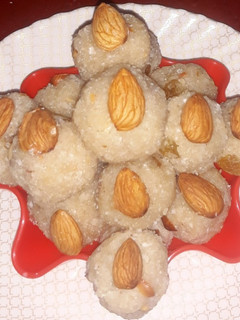 साबुदाने के लड्डू (Sabudane ki ladoo recipe in Hindi) रेसिपी मुख्य फोटो