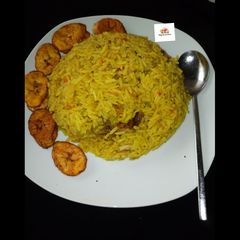 A picture of Curry jellof rice.