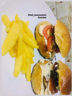 A picture of Home made burger by chef_maryumms_cuisine🌸.