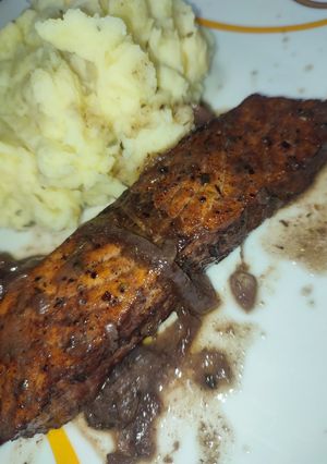 Una foto de 🐟🍷 Salmón al vino tinto