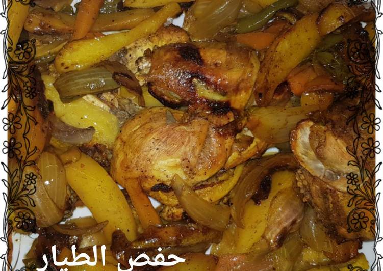 دجاج بالبطاطس والبصل والجزر