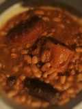 Alubias (mongetes) con chorizo, morcilla y panceta