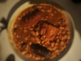 Alubias (mongetes) con chorizo, morcilla y panceta