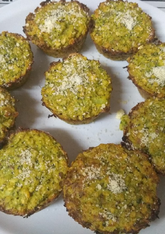 Una foto de Muffins de brócoli