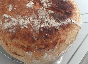 Una foto de Pan de 4 harinas amasado en panificadora y horneado en pyrex