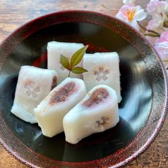 A picture of Japanese Kawaii Mochi with Cherry Blossom 🌸.