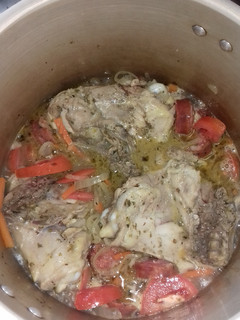 Una foto de Pollo al jugo con verduras
