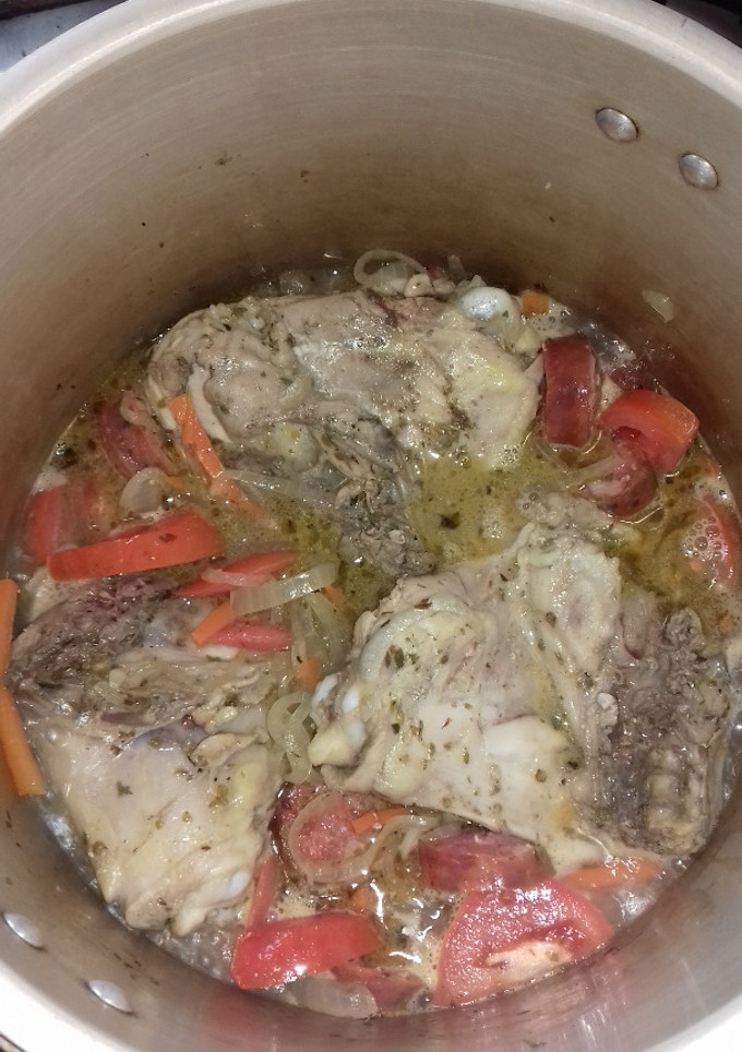 Una foto de Pollo al jugo con verduras