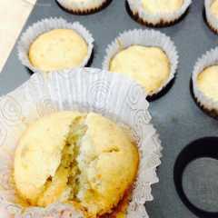 รูปของ Eggless Banana Muffin