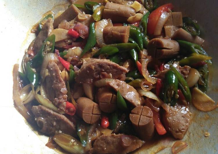 Tumis sosis bakso lombok ijo pedas gett.😄😄