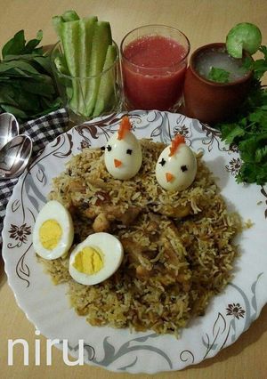 A picture of Hyderabadi Chicken dum biryani.