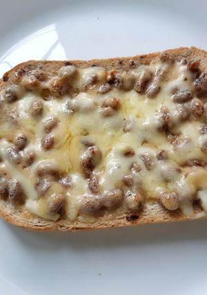 รูปของ Natto Mayo Cheese Toast (ขนมปังปิ้งหน้านัตโตะมายองเนสชีส)