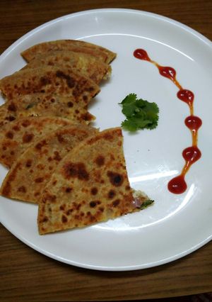A picture of Delicious paneer paratha.