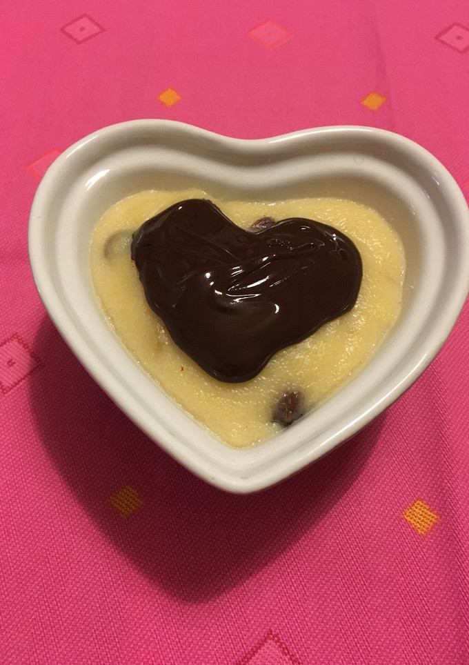 Una foto de Pastel de sémola con pasas y chocolate