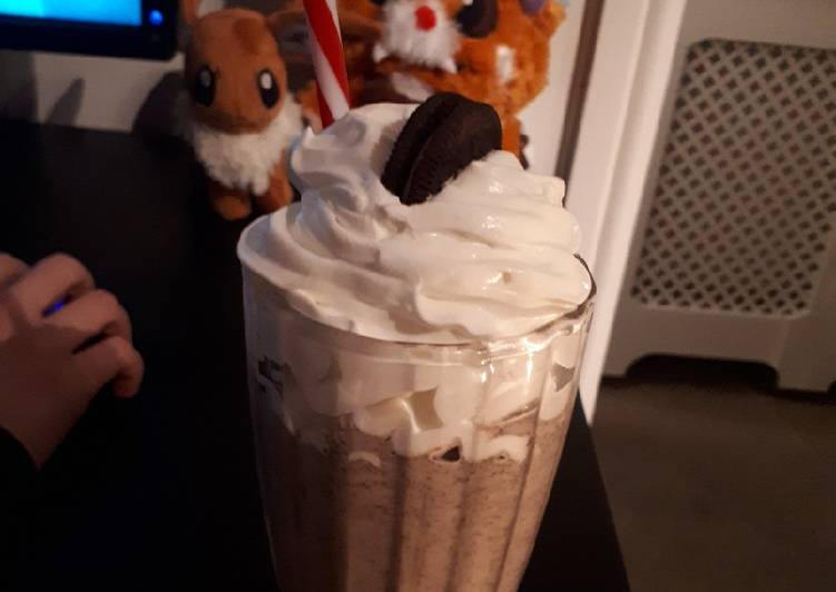 Recipe of Ultimate Oreo milkshake