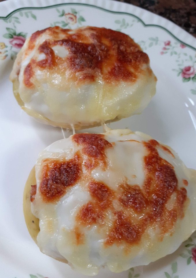 Una foto de Patatas rellenas de carne y jamón