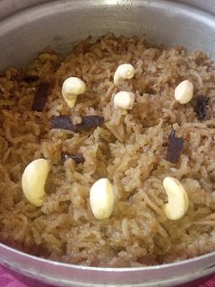 ગોળ વાળા મીઠાં ભાત (jaggery rice recipe in gujarati) રેસીપી મુખ્ય ફોટો