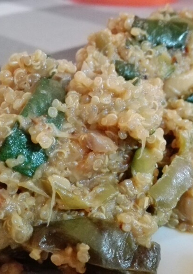 Una foto de Quinoa con verduras