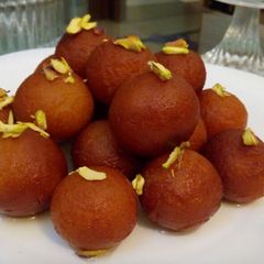 A picture of Gulab Jamun.
