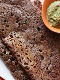 இன்ஸ்டன்ட் மொரு மொரு ராகி தோசை(உளுந்து இல்லாமல்)(instant ragi dosai recipe in tamil) செய்முறை முக்கிய புகைப்படம்