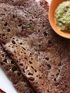இன்ஸ்டன்ட் மொரு மொரு ராகி தோசை(உளுந்து இல்லாமல்)(instant ragi dosai recipe in tamil) செய்முறை முக்கிய புகைப்படம்