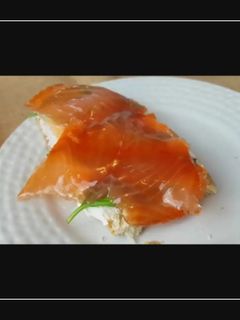 Una foto de Salmón ahumado marinado