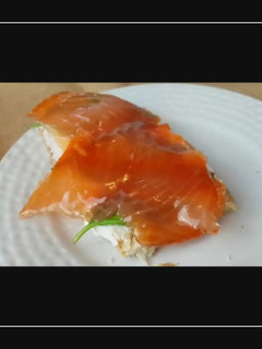 Una foto de Salmón ahumado marinado