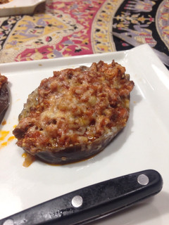 Una foto de Berenjenas rellenas de carne y bacon