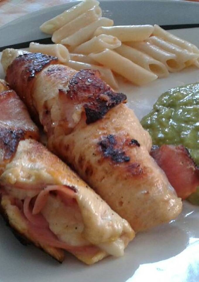 Una foto de Pechugas rellenas "estilo enojona"