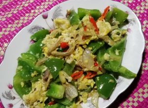 Gambar Capsicum goreng bersama telur