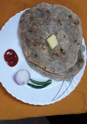 আলুর পরোটা (Aloo Paratha recipe in bengali) রেসিপির প্রধান ছবি