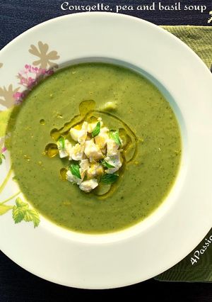 Une photo de Soupe de courgette, petits pois et basilic@4PassionFood #cuisinedumonde