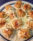 Huevos rellenos con bacon y chorizo de pollo