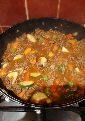 A picture of Bolognese sauce.
