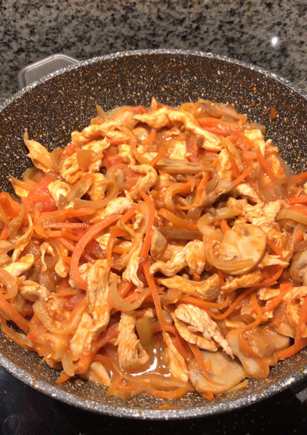 Una foto de Fajitas de pollo y verduras