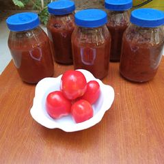A picture of Homemade tomato paste.