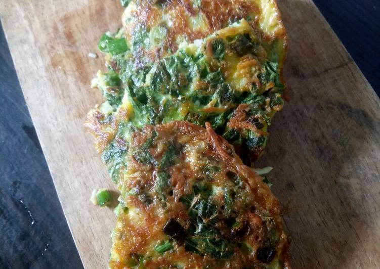 Resep Dadar Bayam Keju Ceddar Oleh Dewi Isyaroh Cookpad