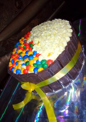 A picture of Butter icing with chocolate decorated.