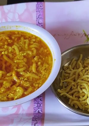ભાવનગરી ગાંઠીયા નું શાક (Bhavnagari Ganthiya Shak Recipe In Gujarati) રેસીપી મુખ્ય ફોટો