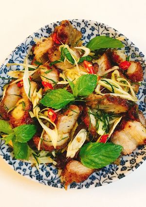 Hình của món Ba chỉ lắc sả quất.