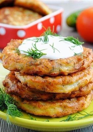 Фото Оладьи из кабачков с сыром и чесноком.