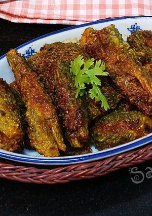 A picture of Andhra style stuffed Bitter gourd /Gutti Kakarakaya.