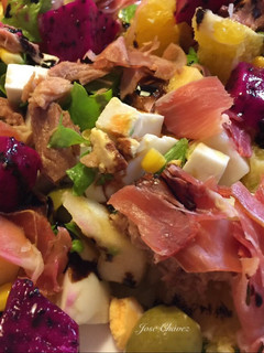 Una foto de Ensalada de frutas multicolor