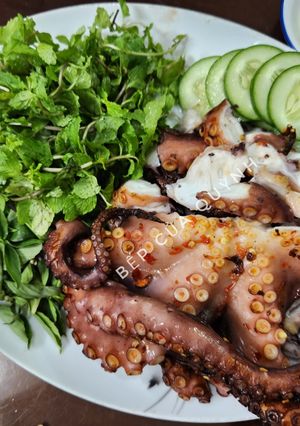 Hình của món Bạch tuộc nướng muối ớt.