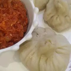 A picture of Chicken momos.