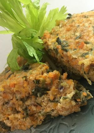Una foto de TORTILLA DE APIO Y ZANAHORIA 🥕🥚🥬🧀😋🤗🤩