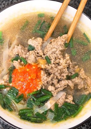 A picture of Quick Beef Pho with Chicken Broth for Breakfast.